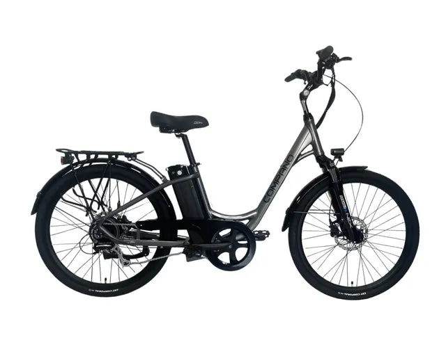 Le Compano Fz3, vélo hybride canadien, offre avec ca selle coussinée et son guidon ajustable, offre un confort pour tous type de cycliste.