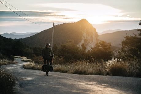 Kona Sutra : Le vélo idéal pour le bikepacking et la randonnée ?