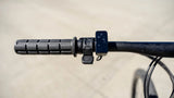 Détail de la batterie Bafang 360 Wh dissimulée dans le tube diagonal du Marin Fairfax Electric ST 2026, offrant jusqu'à 100 km d'autonomie pour les trajets du quotidien.