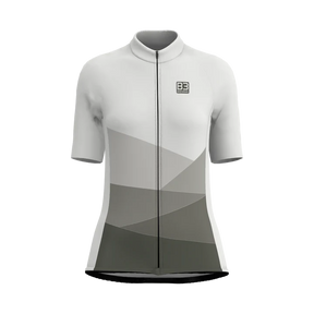 Tissu perforé et séchage rapide : le maillot Badlands offre fraîcheur et confort pour vos sorties de vélo sous le soleil du Québec.