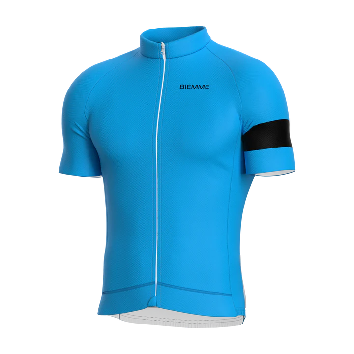 Confort et coupe fonctionnelle au quotidien. Le maillot essentiel pour vos sorties d'entraînement.
