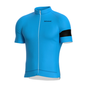 Confort et coupe fonctionnelle au quotidien. Le maillot essentiel pour vos sorties d'entraînement.