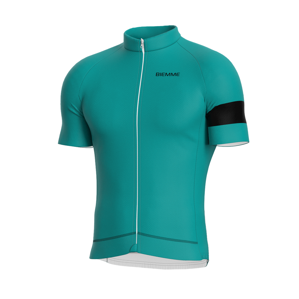 Confort, coupe fonctionnelle et tissu extensible. Le maillot incontournable pour rouler chaque jour, avec style et efficacité.
