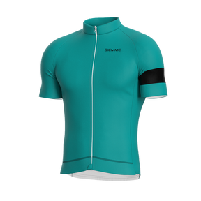 Confort, coupe fonctionnelle et tissu extensible. Le maillot incontournable pour rouler chaque jour, avec style et efficacité.