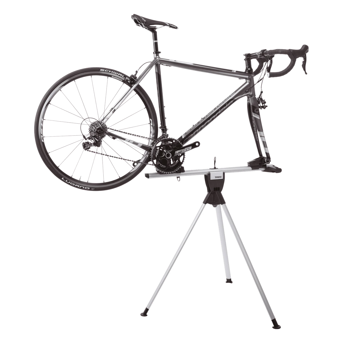 Intérieur de la boite Thule RoundTrip Transition montrant un vélo démonté et les compartiments dédiés aux roues pour un transport sécuritaire