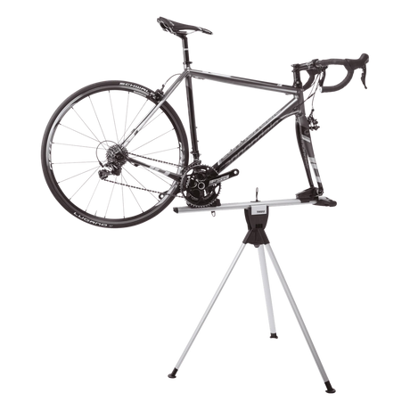 Intérieur de la boite Thule RoundTrip Transition montrant un vélo démonté et les compartiments dédiés aux roues pour un transport sécuritaire