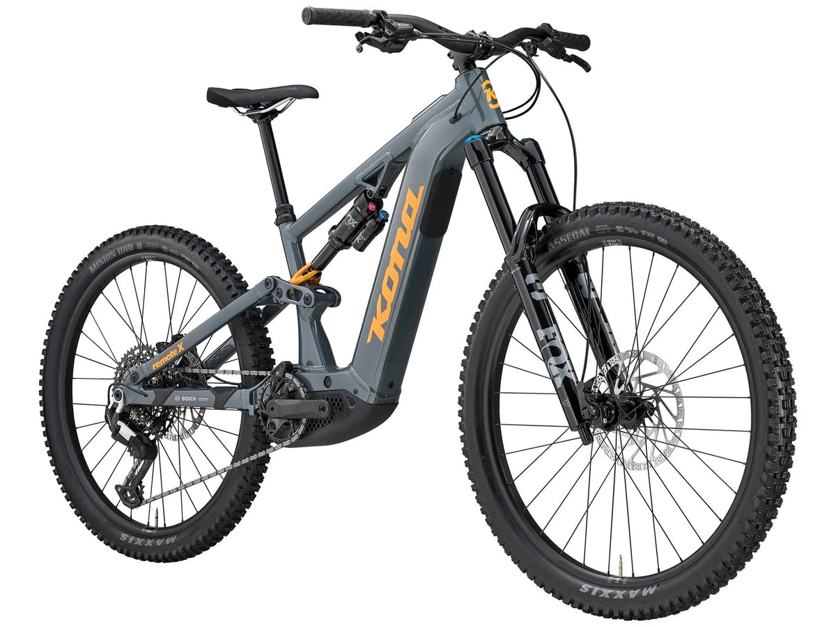 Gros plan du cadre aluminium Kona 6061 Butted du Remote X en finition Gloss Metallic Dark Faux Raw avec décalcomanies Mimosa, offrant 180 mm de débattement.