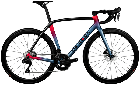 Vélo de route De Rosa Idol en coloris Nebula, vue latérale complète montrant le cadre aéro italien, le groupe Shimano 105 Di2 et les roues de route Shimano 105.
