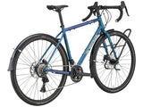 Détail de la fourche en acier Kona Project Two Cromoly Disc Touring du Kona Sutra SE 2027, stable et robuste pour rouler loin, chargé.