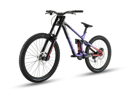 Détail de la fourche double té RockShox Boxxer à 200 mm de débattement du Marin Quake 2026, avec axe Maxle Stealth 20 mm, conçue pour encaisser les plus gros impacts en descente.