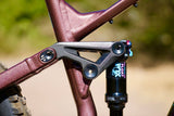Détail de la géométrie prête pour les sentiers du cadre en aluminium léger du vélo de montagne Marin Alpine Trail