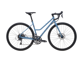 Vélo gravel urbain à cadre ouvert Marin Nicasio 1 ST 2025, coloris Blue, en vue latérale complète. On y voit le cadre en acier chromoly à double épaisseur, le cintre drop évasé et les pneus WTB Exposure 700x36c.