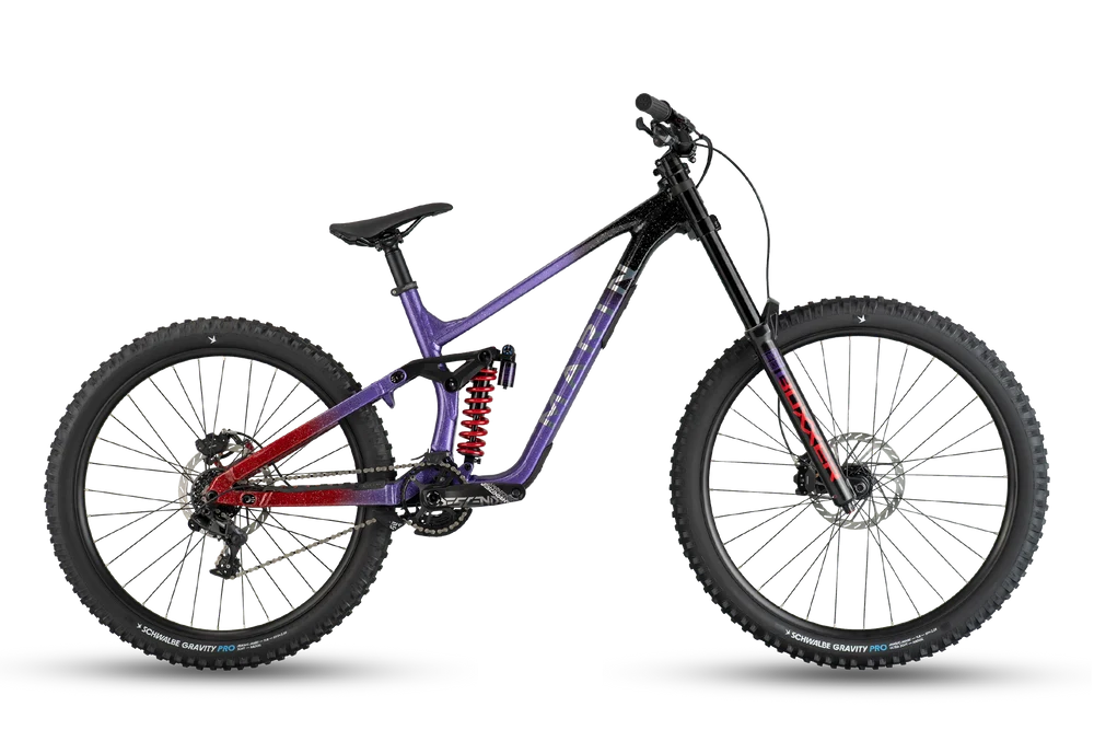 Vélo de descente à suspension intégrale Marin Quake 2026, coloris Black Purple Red, vue latérale complète montrant le cadre Series 4 en aluminium, la fourche RockShox Boxxer et les roues 29/27,5 pouces.