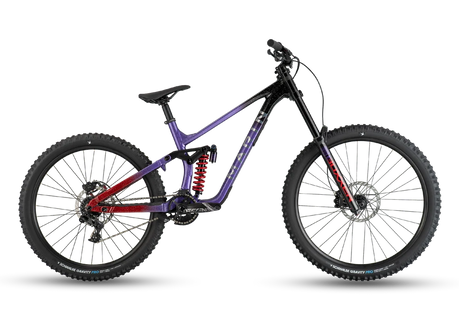 Vélo de descente à suspension intégrale Marin Quake 2026, coloris Black Purple Red, vue latérale complète montrant le cadre Series 4 en aluminium, la fourche RockShox Boxxer et les roues 29/27,5 pouces.