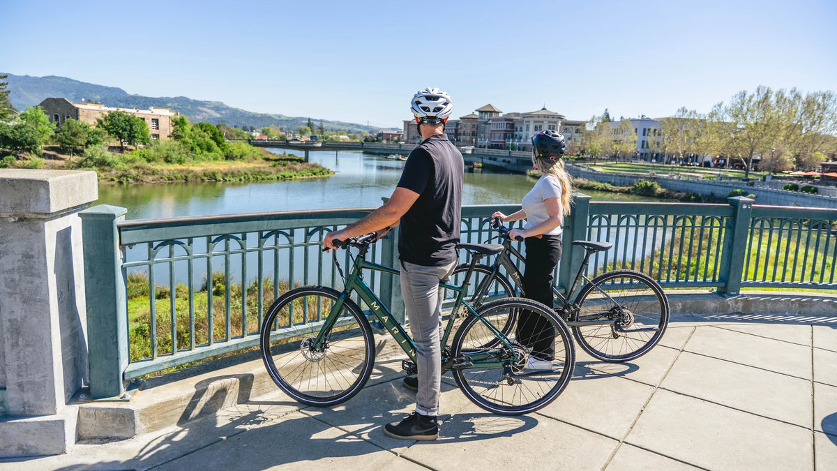 Gros plan du moteur-moyeu arrière Bafang 250 W du Marin Fairfax Electric ST 2026, avec 40 Nm de couple pour une assistance au pédalage naturelle en montée.