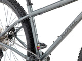 Gros plan des pattes arrière modulaires du Kona Unit X, qui vous laissent passer le vélo en mono-vitesse quand vous voulez simplifier votre monture.