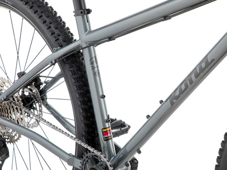 Gros plan des pattes arrière modulaires du Kona Unit X, qui vous laissent passer le vélo en mono-vitesse quand vous voulez simplifier votre monture.