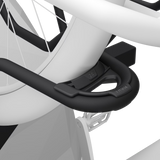 Gros plan sur une roue de vélo de 24 pouces bien calée dans l'adaptateur Thule ReVert, illustrant le transport sécuritaire d'un vélo d'enfant